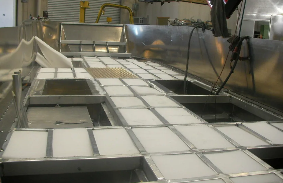 900 · Twin Hull Cats