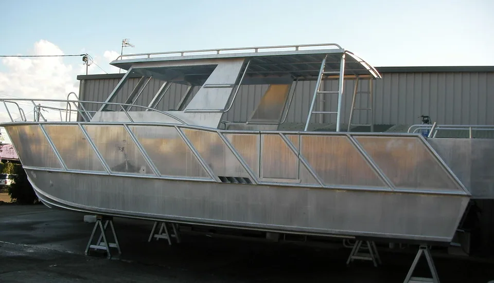 900 · Twin Hull Cats