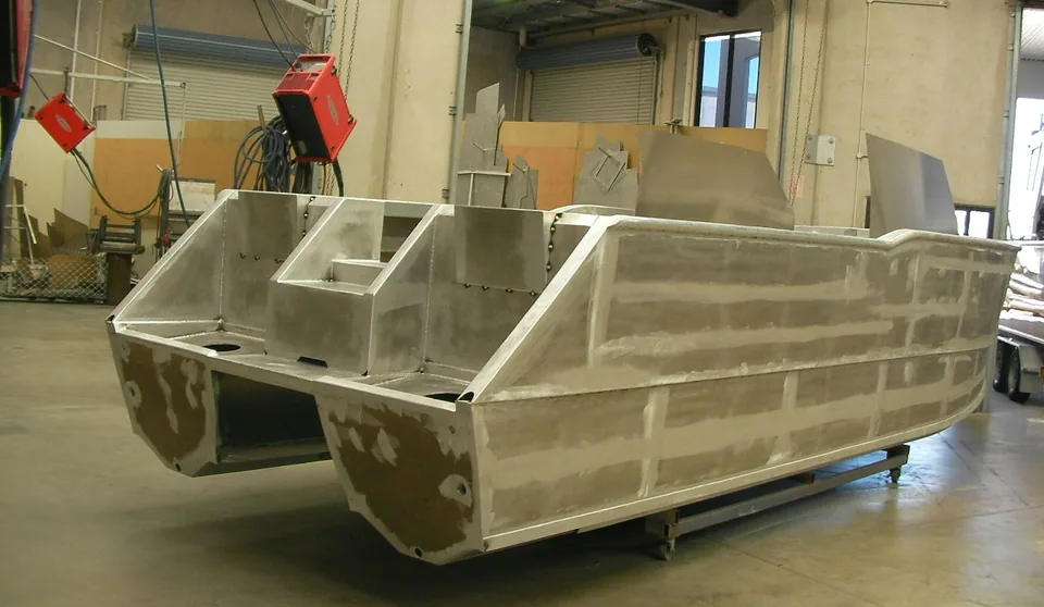 750 · Twin Hull Cats